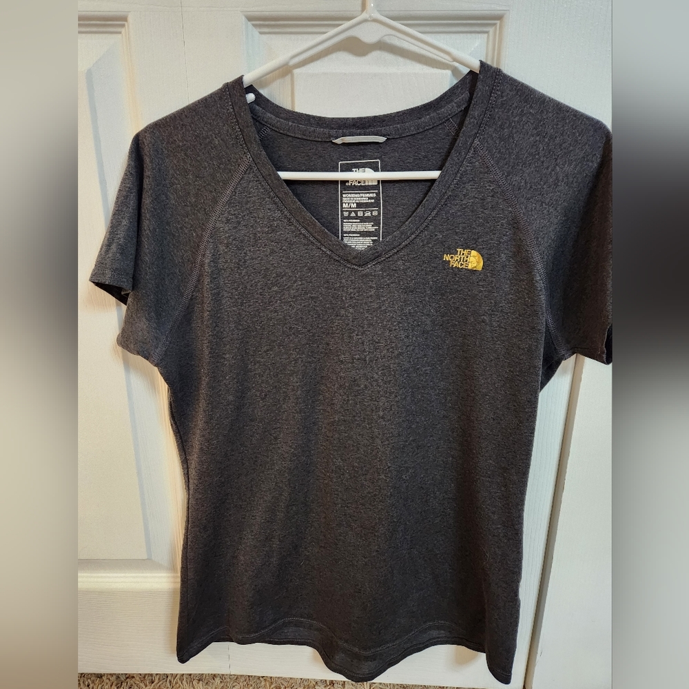 The North Face Women's Gray Short Sleeve V Neck T-shirt Medium